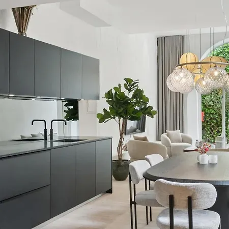 Luxury By Freetown & Canals Апартаменты *